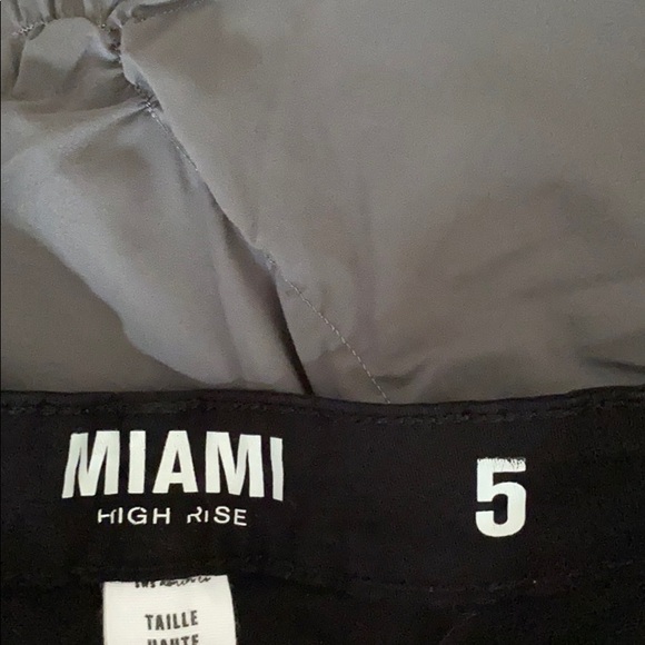 Black jegging shorts - Picture 2 of 2